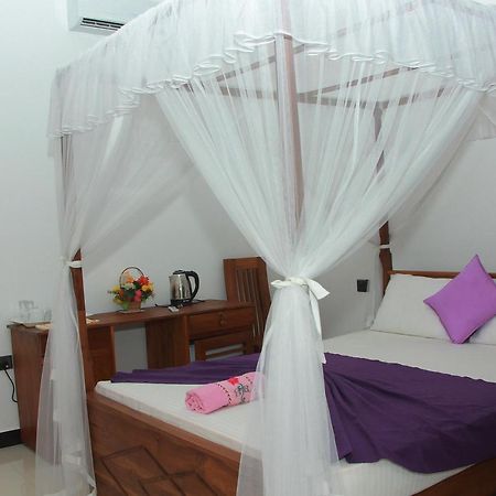 미리사 Maduranga N Guest B&B 외부 사진